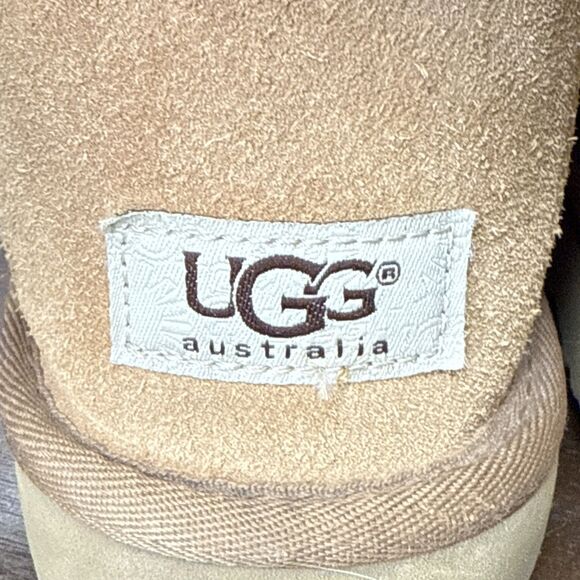 UGG Australia Mini Bailey Button Shearling Boots Size 10 Chestnut Brown - Picture 11 of 11